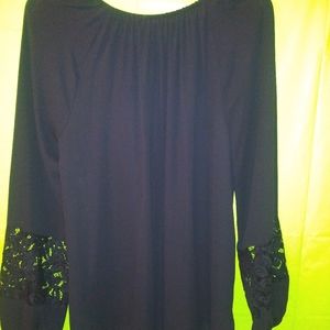 Tahari Arthur S Levine blouse size medium